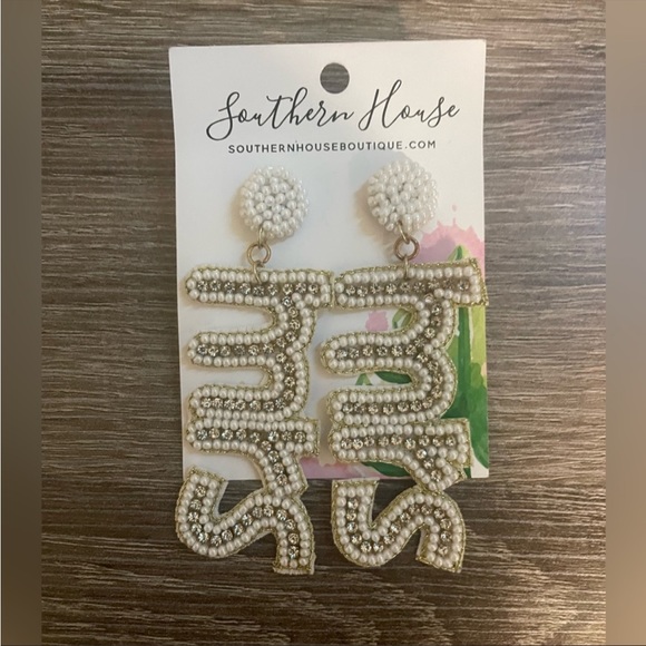 NWT bridal shower bachelorette party bride MRS earrings. Sparkly and lightweight - Picture 3 of 4